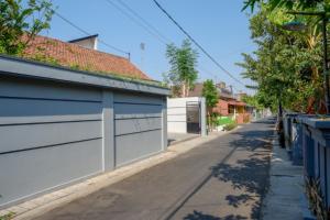 reddoorz near alun alun kudus 2