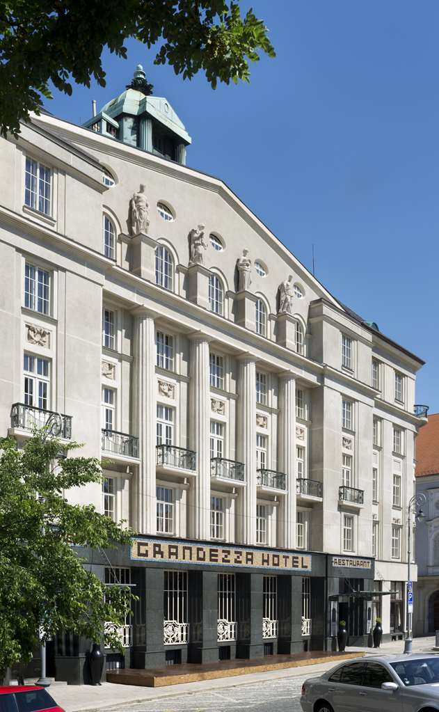 grandezza hotel luxury palace