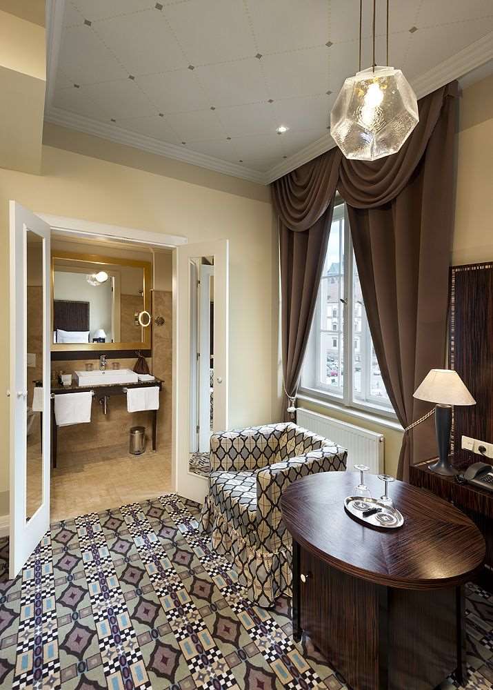grandezza hotel luxury palace
