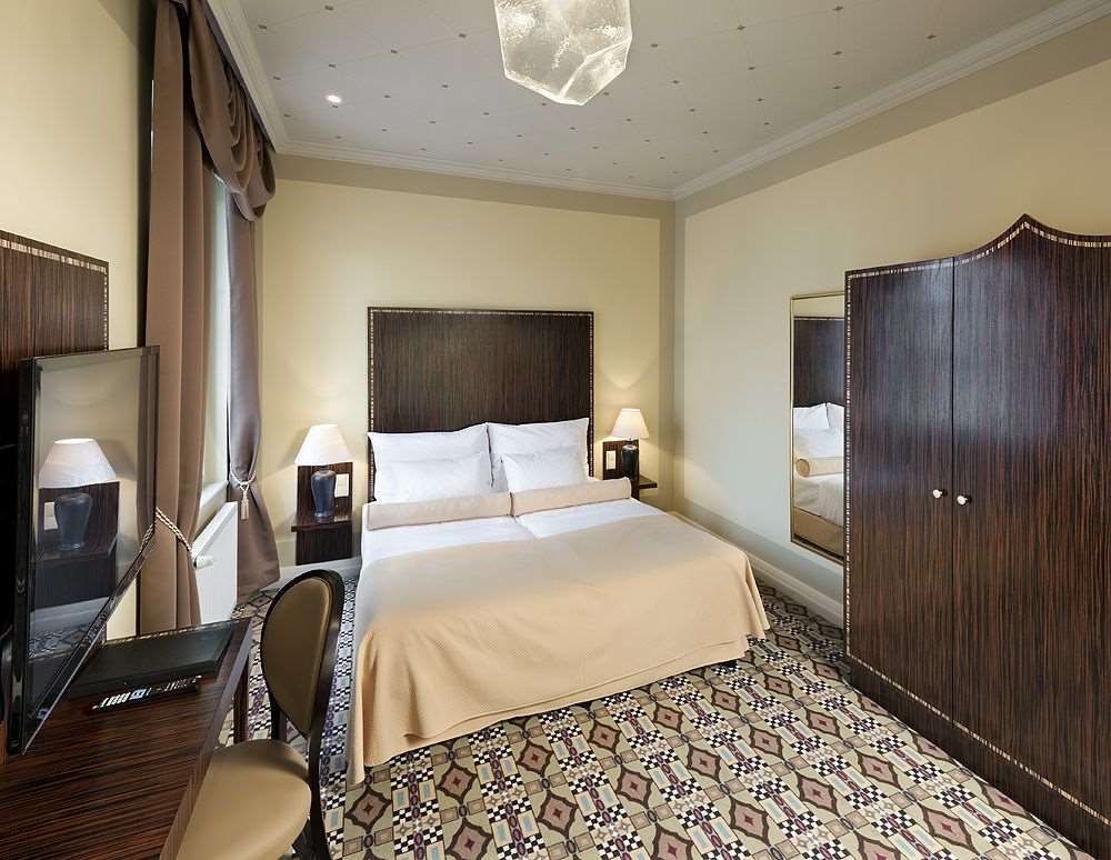 grandezza hotel luxury palace