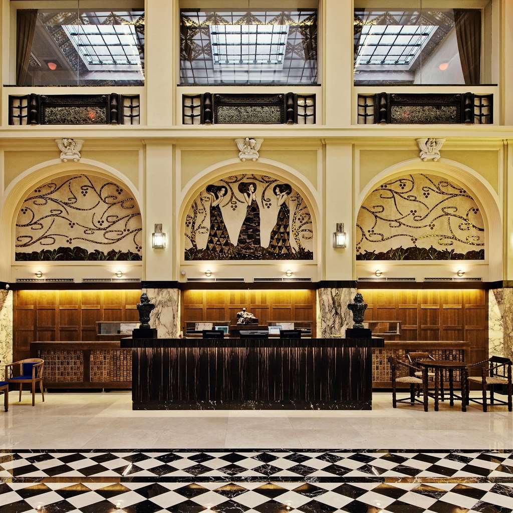 grandezza hotel luxury palace