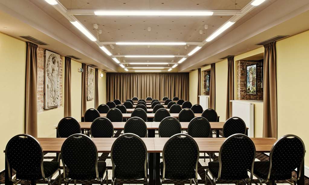 grandezza hotel luxury palace