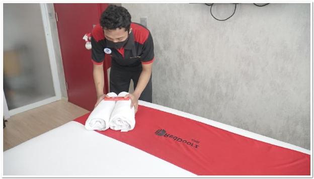 reddoorz plus near rs rk charitas 2 palembang