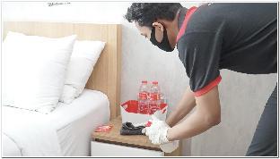 reddoorz plus near rs rk charitas 2 palembang