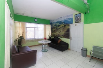 reddoorz frans seda kupang