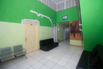 reddoorz frans seda kupang