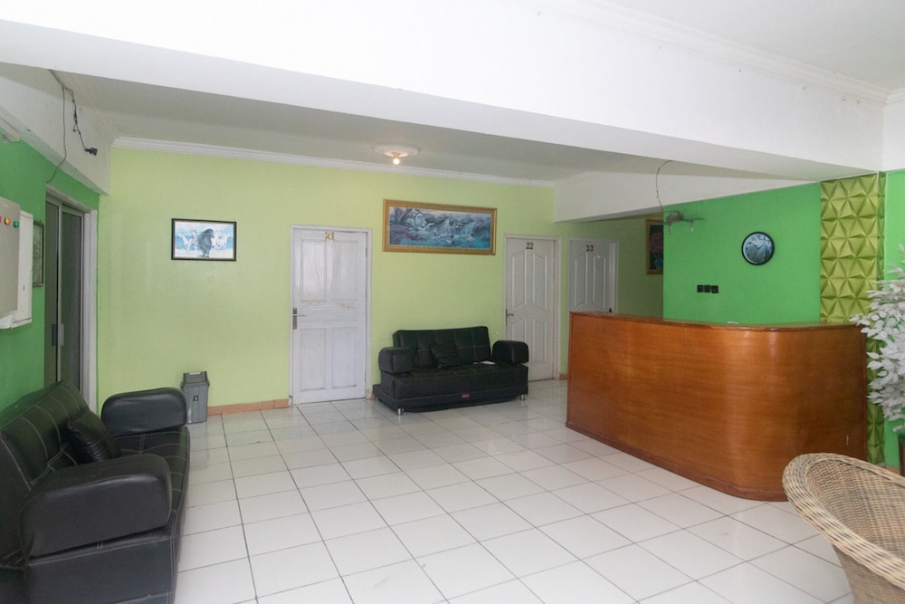 reddoorz frans seda kupang