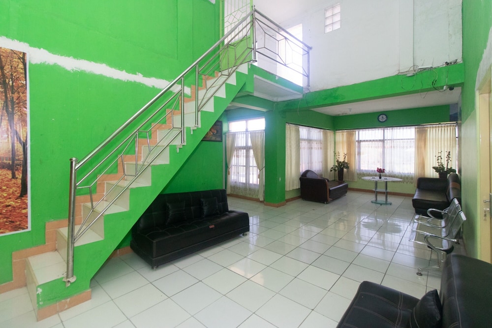 reddoorz frans seda kupang