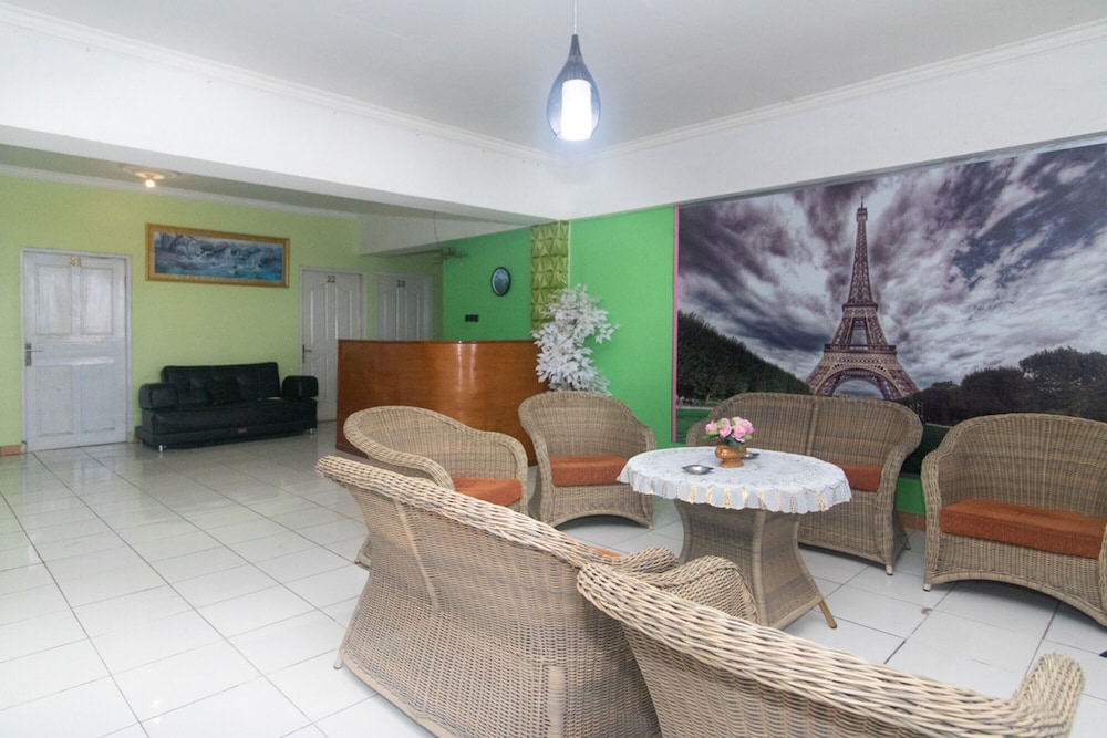 reddoorz frans seda kupang