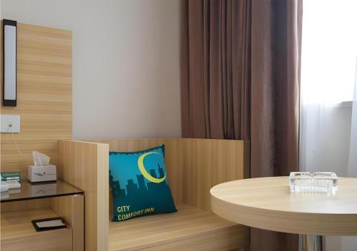 city comfort inn liuzhou railway station west square
