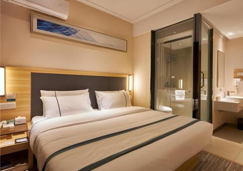 city comfort inn liuzhou railway station west square