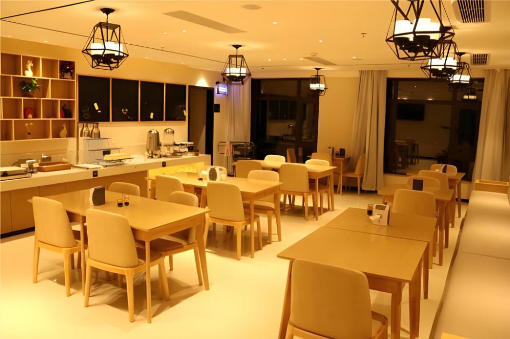 city comfort inn zhanjiang xuwen passenger station