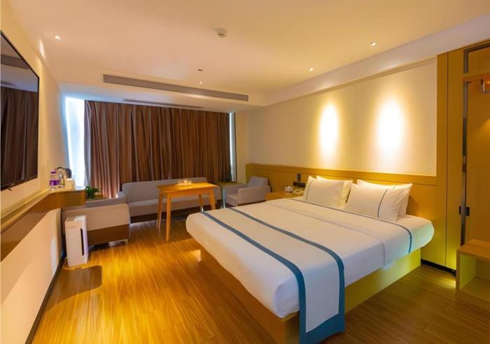 city comfort inn zhanjiang xuwen passenger station