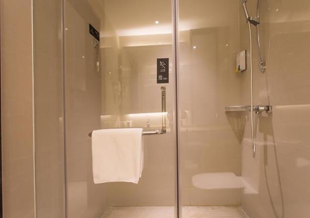 city comfort inn qinzhou port district central square