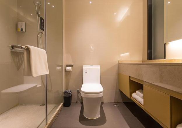 city comfort inn qinzhou port district central square