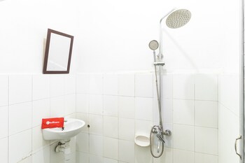 reddoorz plus near universitas methodist medan