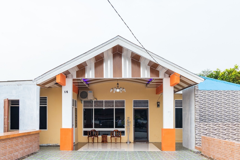 reddoorz plus near universitas methodist medan