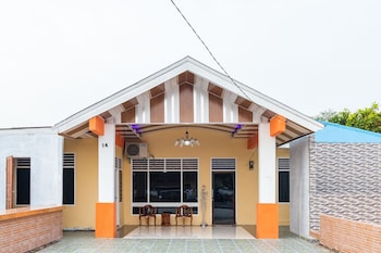 reddoorz plus near universitas methodist medan