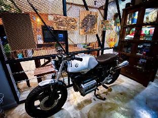 m hostel and cafe at khao kho