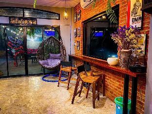 m hostel and cafe at khao kho