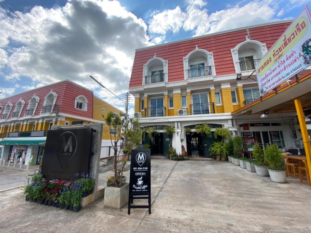 m hostel and cafe at khao kho