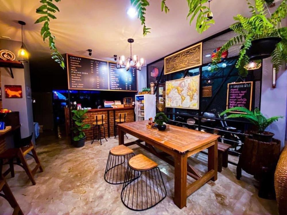 m hostel and cafe at khao kho
