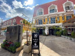 m hostel and cafe at khao kho