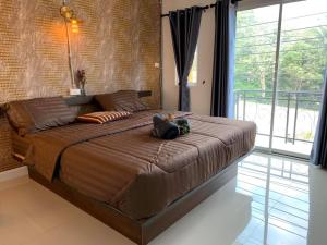 m hostel and cafe at khao kho
