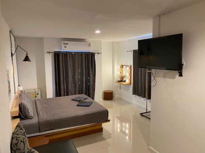 m hostel and cafe at khao kho