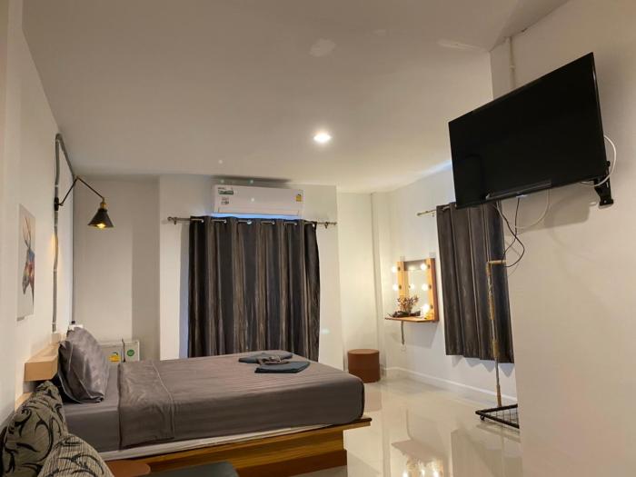 m hostel and cafe at khao kho