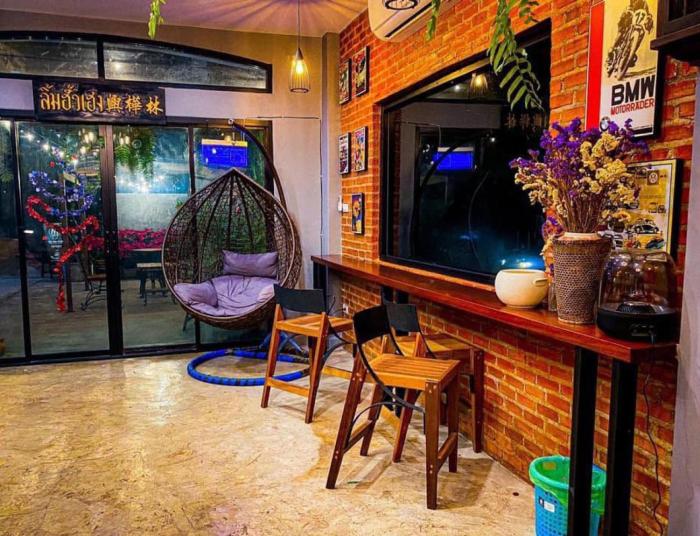 m hostel and cafe at khao kho