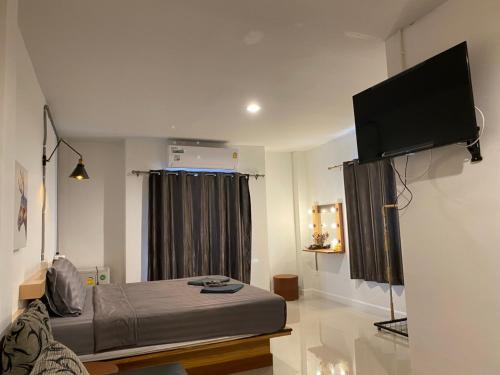 m hostel and cafe at khao kho