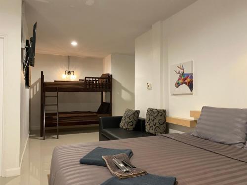 m hostel and cafe at khao kho