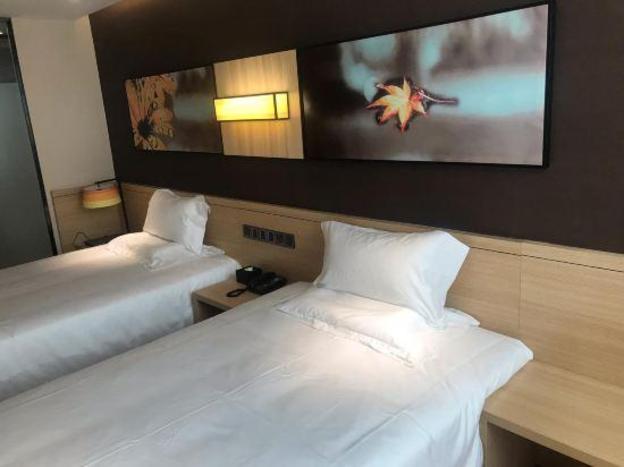 iu hotel taiyuan qianfeng south road store