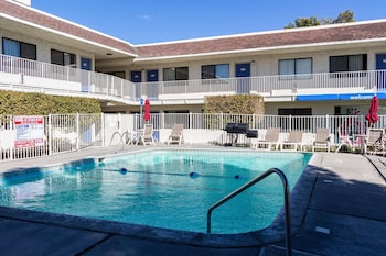 motel 6 mojave ca