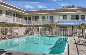 motel 6 mojave ca