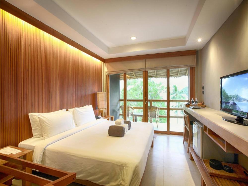 beach club by haad tien