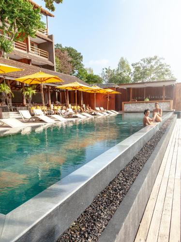 beach club by haad tien