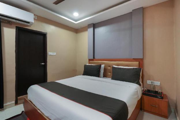 collection o swarna banquet bhu rd