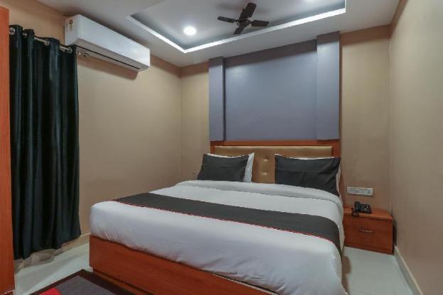 collection o swarna banquet bhu rd