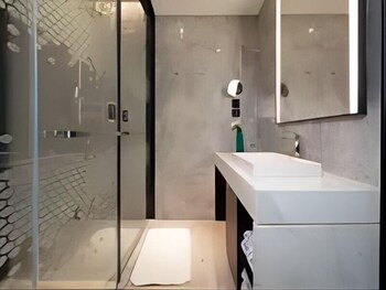 hampton by hilton technology city