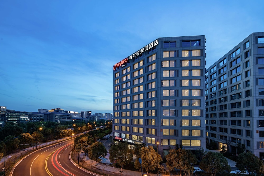 hampton by hilton technology city