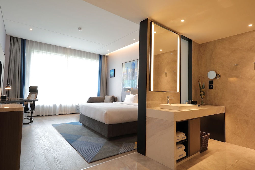 hampton by hilton technology city
