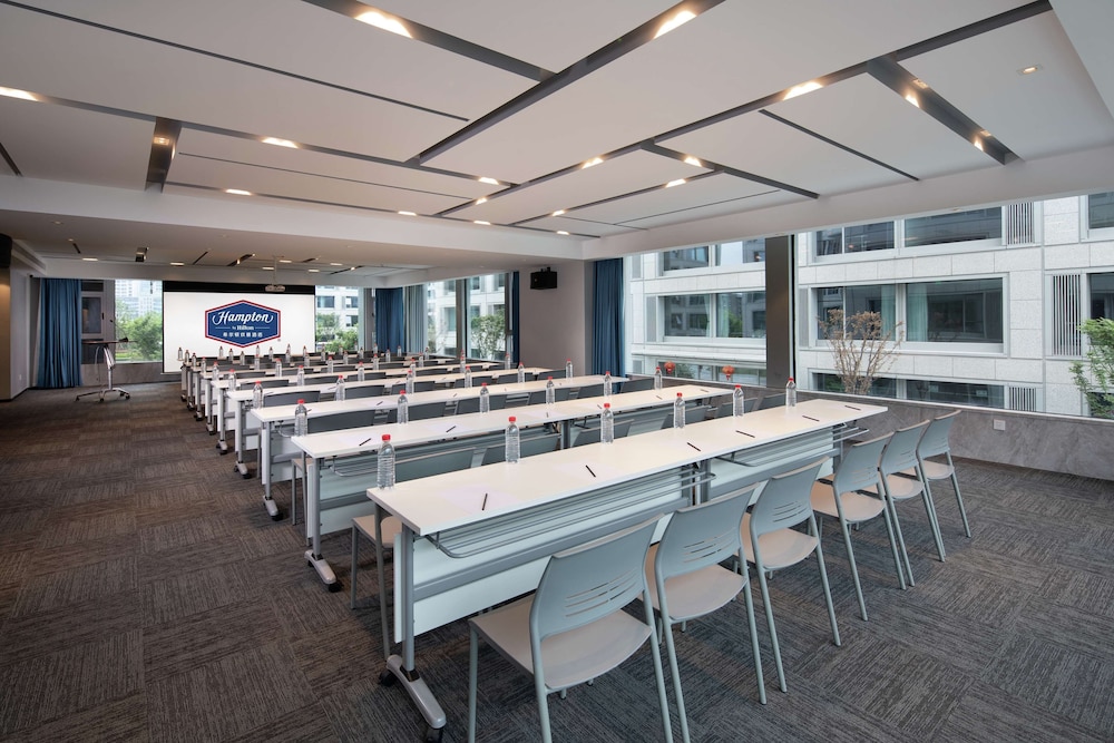 hampton by hilton technology city