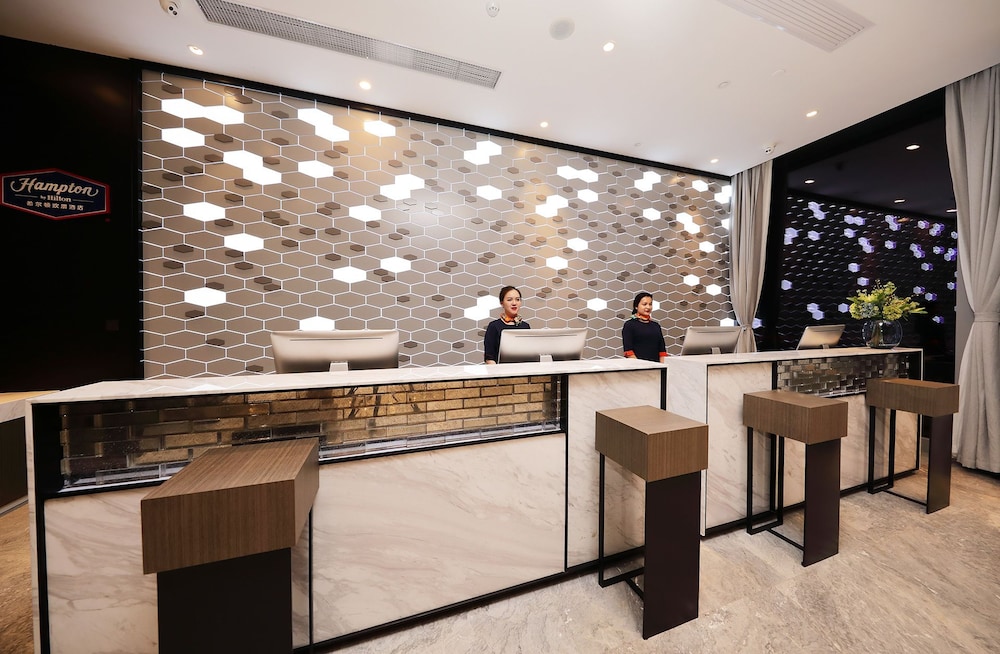 hampton by hilton technology city
