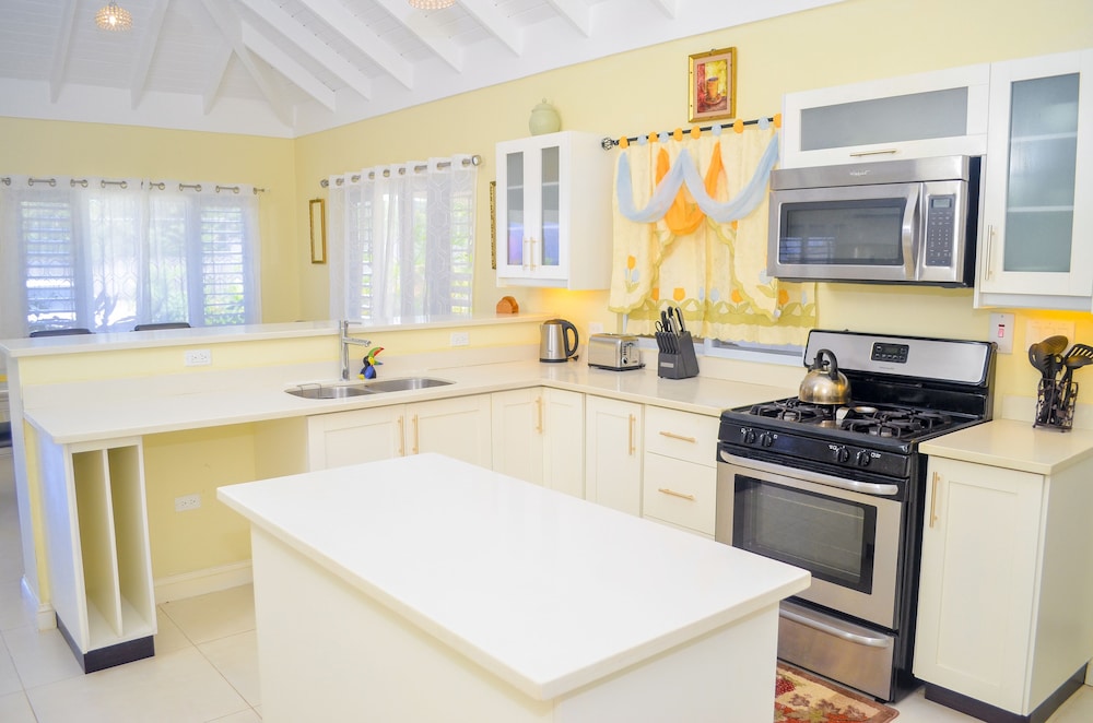 ocean view villa at coolshade ocho rios