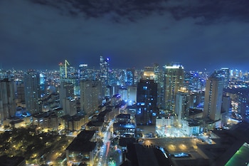 Raffles Makati,Near Ayala Center,5 star