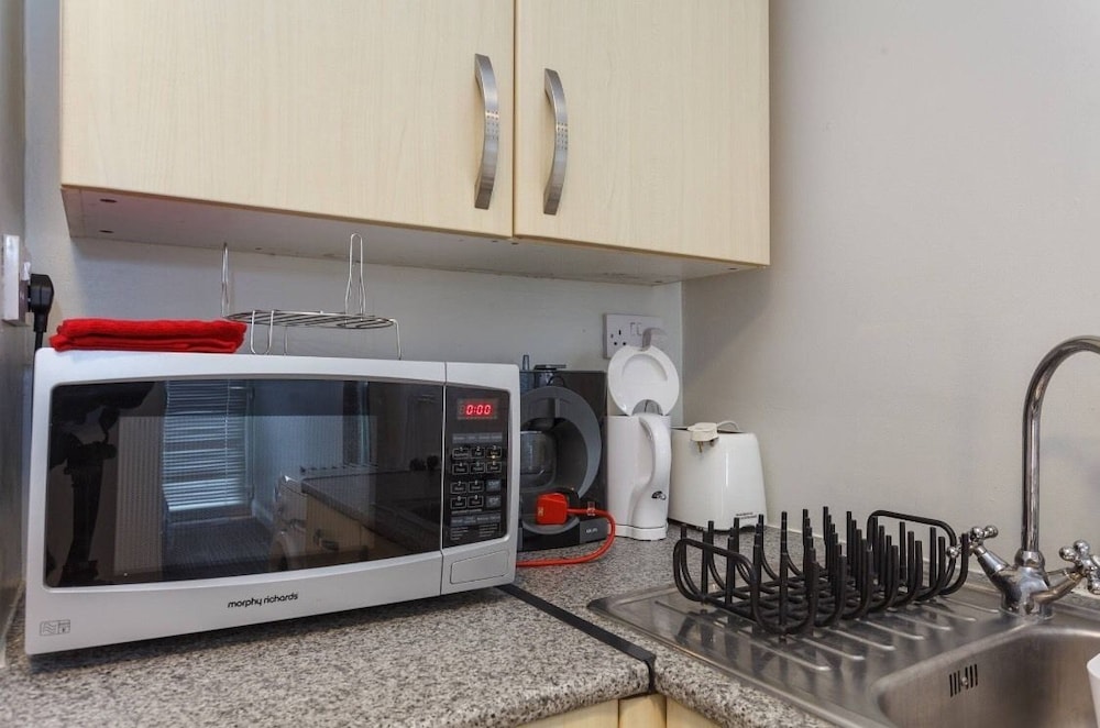 cozy private studio at redbridge