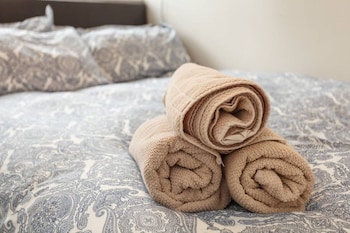 cozy private studio at redbridge