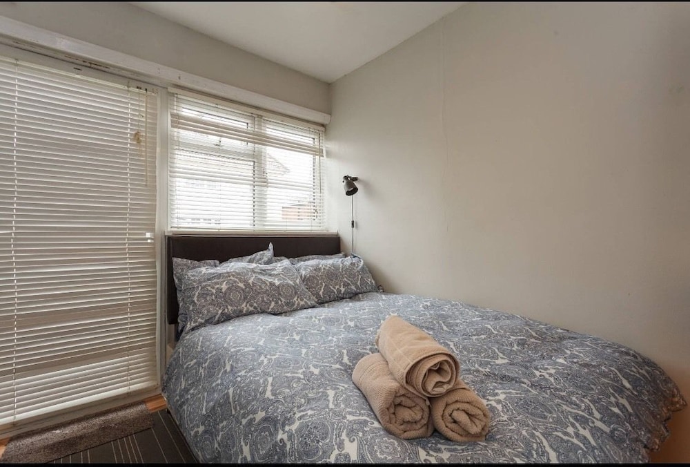 cozy private studio at redbridge